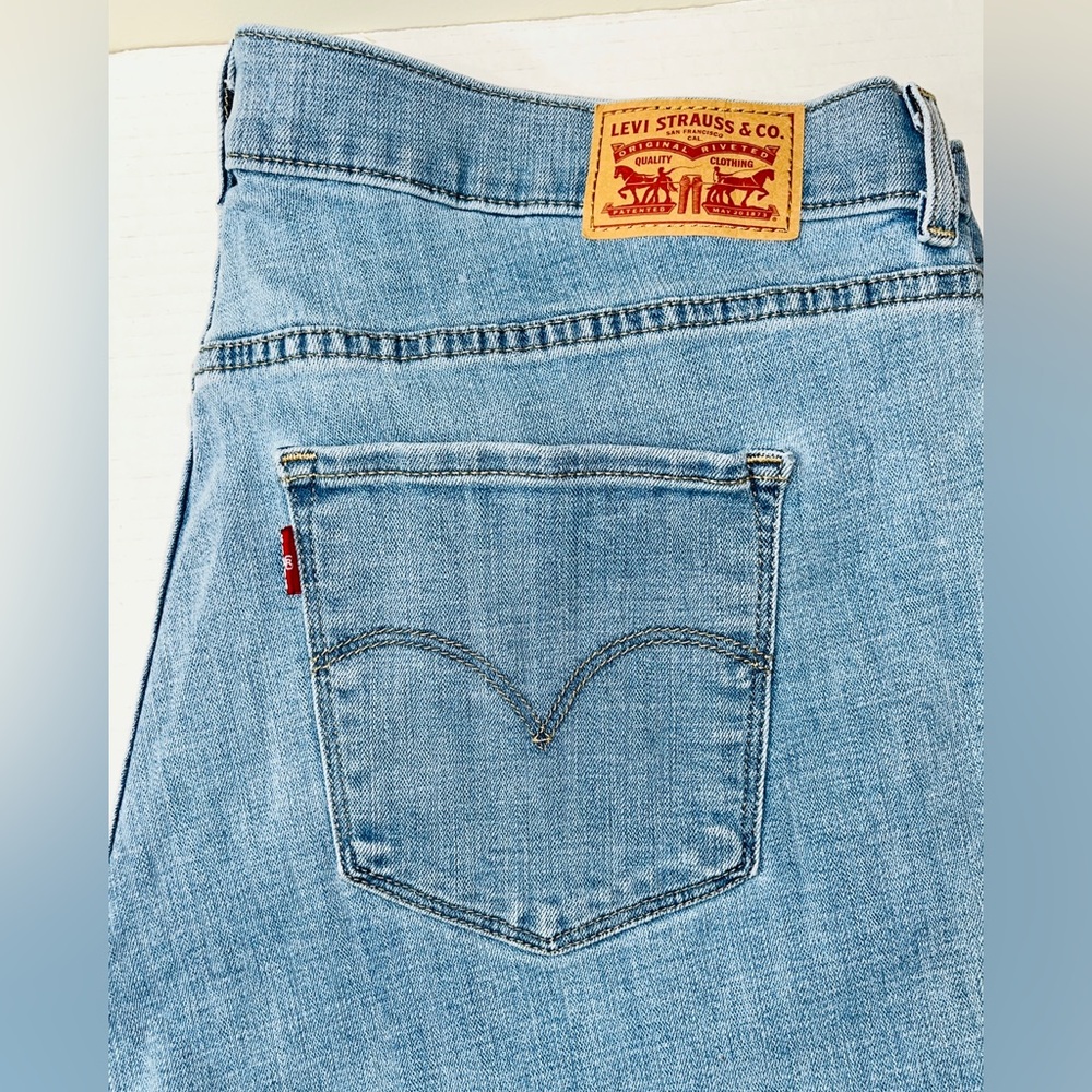 Levi’s‎ Jeans Bermuda Shorts Light Wash Denim Stretch 33 - Picture 4 of 5